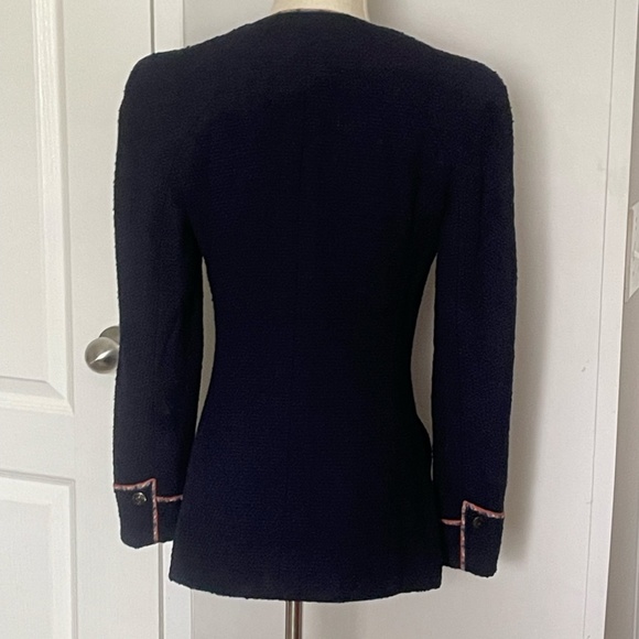 CHANEL boucle jacket from thee 1977 Karl Lagerfield fall collection. - Picture 3 of 9